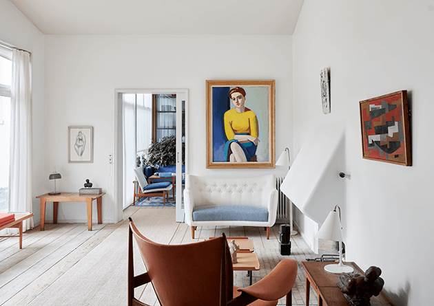 The present sofa placed within the office at Finn Juhl’s house. Photo credit: Finn Juhl’s House, Ordrupgaard, Denmark and Louisiana Museum of Modern Art, Denmark.